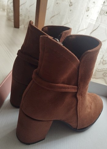 Kahverengi Süet Kadın Topuklu Bot - Görsel 3
