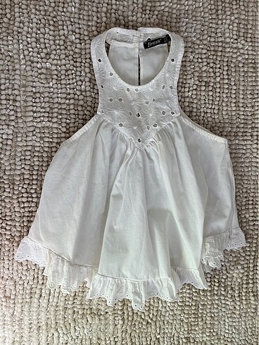 Beyaz dantelli crop