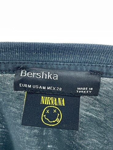 m Beden gri Renk Bershka T-shirt %70 İndirimli.