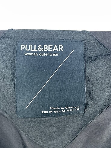 m Beden siyah Renk Pull and Bear Yağmurluk %70 İndirimli.