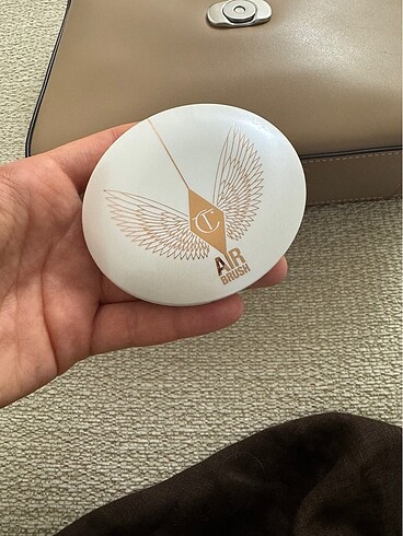 Charlotte tilbury air brush brightening flawless finish fair med