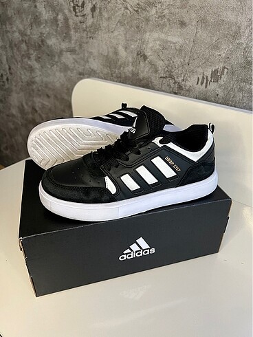 Adidas unisex spor ayakkabı