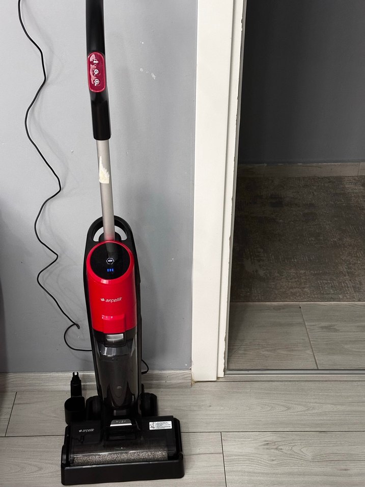 Kırmızı Dikey Elektrikli Süpürge - Görsel 2