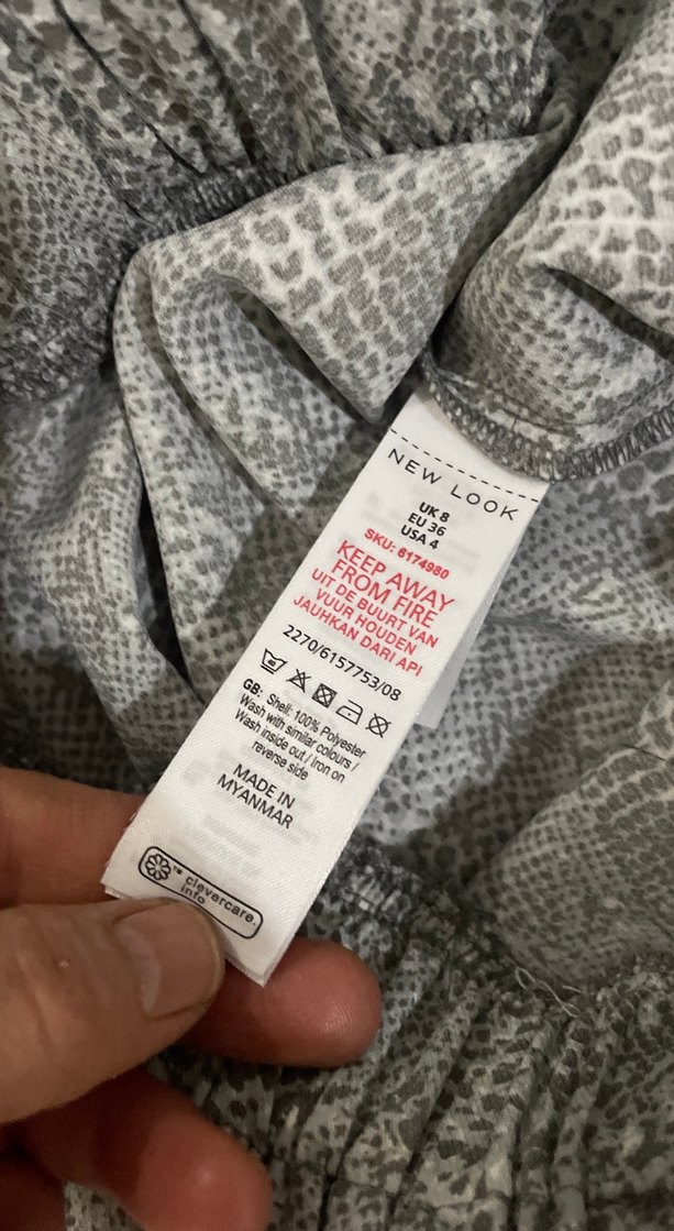 Gri Yılan Desenli Kemerli Kadın Mini Şort - Görsel 5