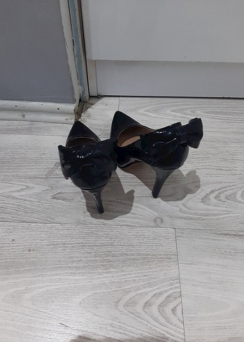 37 Beden siyah Renk Tokalı Siyah Rugan Stiletto
