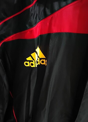 52 Beden Orjinal Adidas mont.Çok kaliteli gs Store'dan alınmıstır.