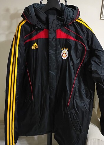 Orjinal Adidas mont.Çok kaliteli gs Store'dan alınmıstır.
