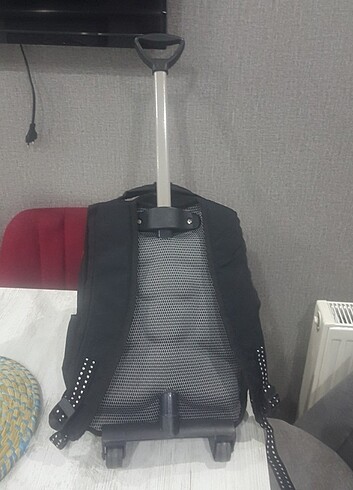  Lisanslı okul çantas 2790 tl civarinda fiyati suan