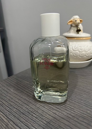 Zara Kadın Parfümü Şişesi Beyaz Kapaklı