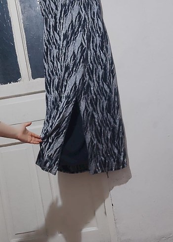 Diğer Uzun Simli Gri Zebra Desenli Pilili Elbise