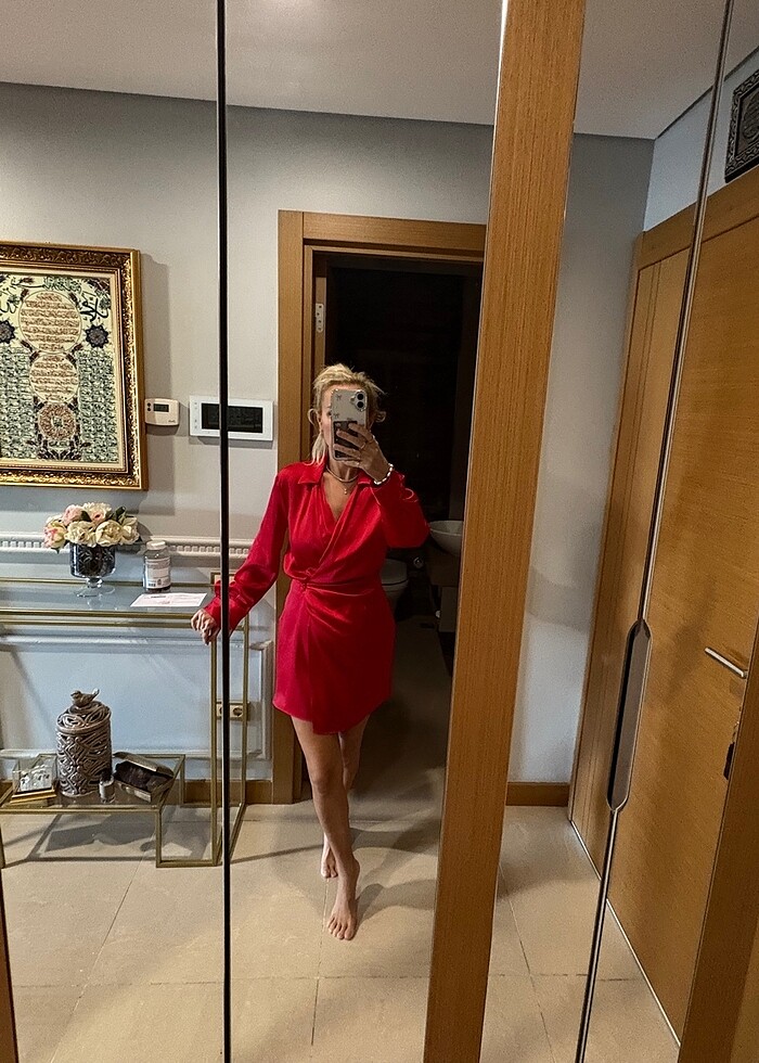 Kırmızı elbise - Görsel 3