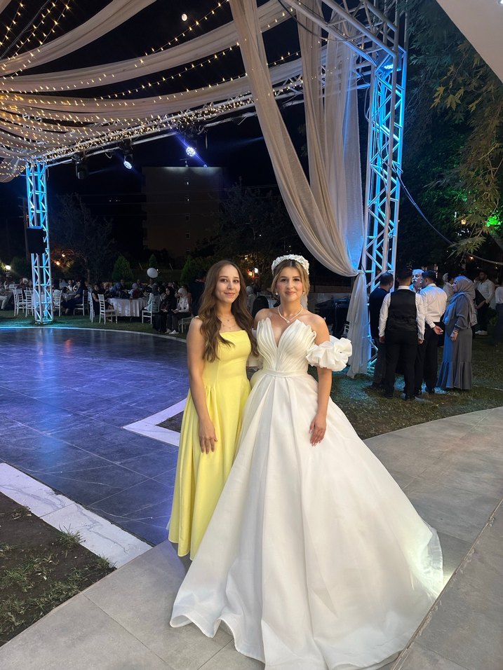 Sarı Uzun Elbise, Klasik ve Modern - Görsel 5