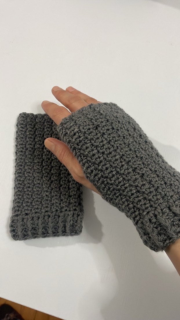 Gri Örgü Parmaksız Kadın Eldiveni - Görsel 2