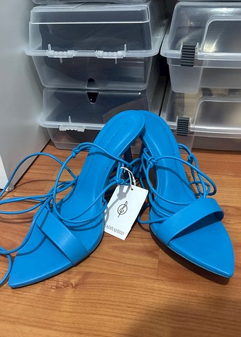 Mavi İnce Topuklu Kadın Sandalet