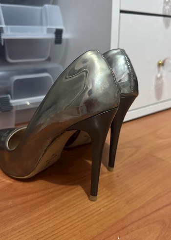 39 Beden Parlak Gri Metal Stiletto Kadın Topuklu
