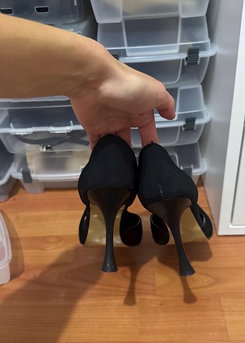 39 Beden Siyah Yılan Desenli Tokalı Stiletto