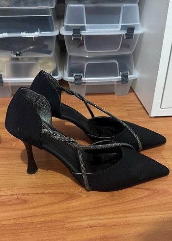 Diğer Siyah Yılan Desenli Tokalı Stiletto