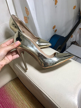 37 Beden Gold stiletto