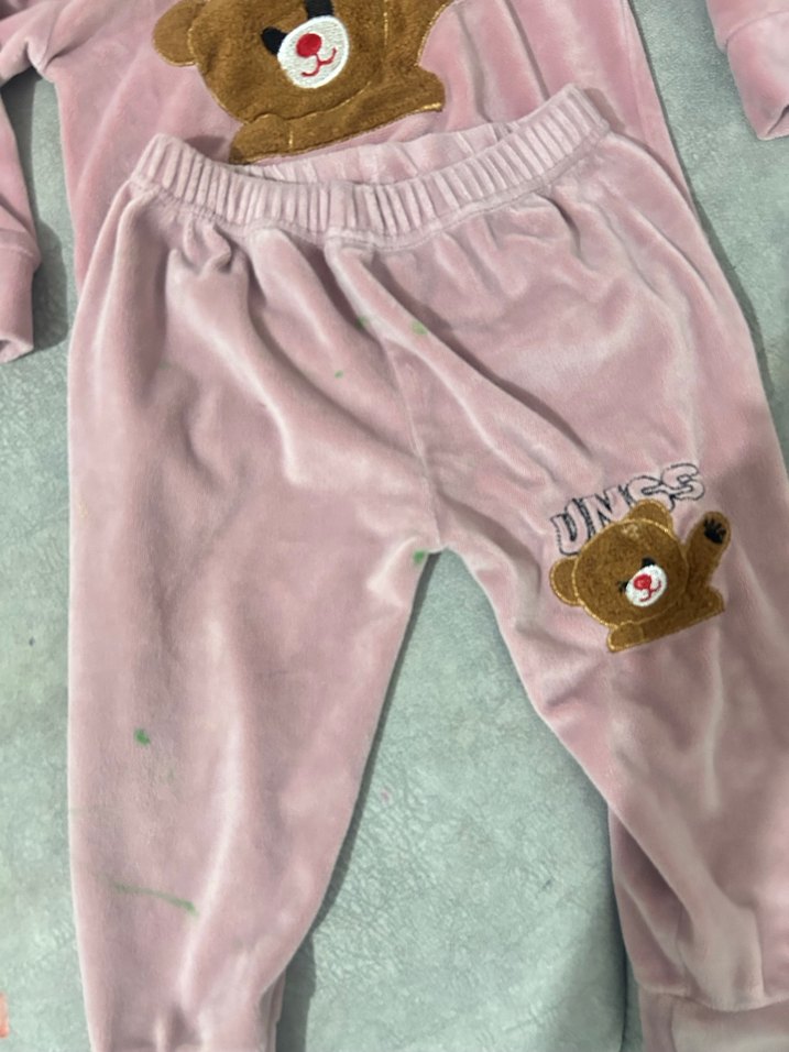 Pembe Kapüşonlu Nakışlı Kadife Bebek Kıyafeti - Görsel 2