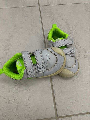 24 Beden Nike Spor Ayakkabı