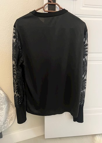 Dantel Detaylı Siyah Yüksek Yakalı Bluz - Görsel 4