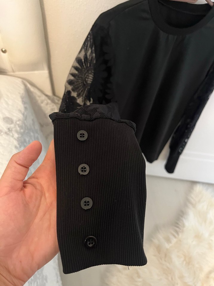 Dantel Detaylı Siyah Yüksek Yakalı Bluz - Görsel 3