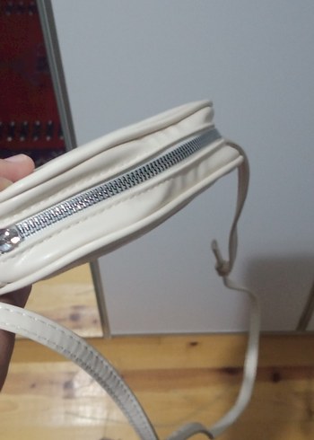 Beyaz Deri Fermuarlı Kadın Çantası çapraz zarif - Görsel 3