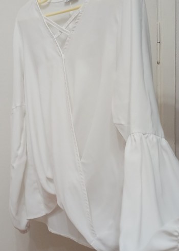Beyaz V Yaka Askılı Bluz - Görsel 5