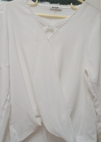 Beyaz V Yaka Askılı Bluz - Görsel 7