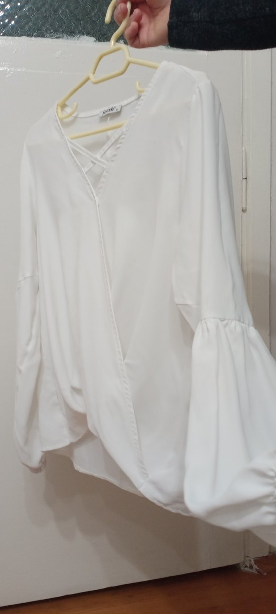 Beyaz V Yaka Askılı  Bluz - Görsel 5