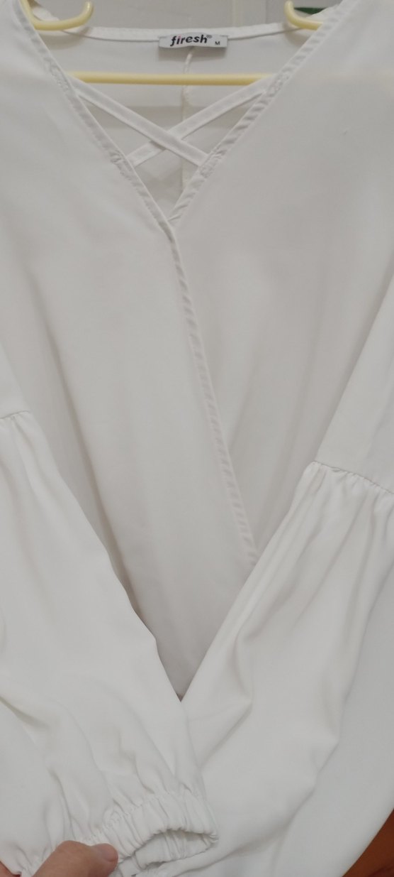 Beyaz V Yaka Askılı  Bluz - Görsel 4