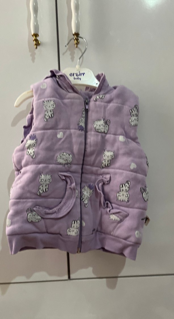 Kız Çocuk Mor Kürklü Kapüşonlu Yelek - Görsel 2