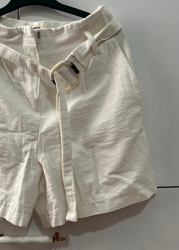 Beyaz Kemerli Keten Mini Şort - Görsel 3