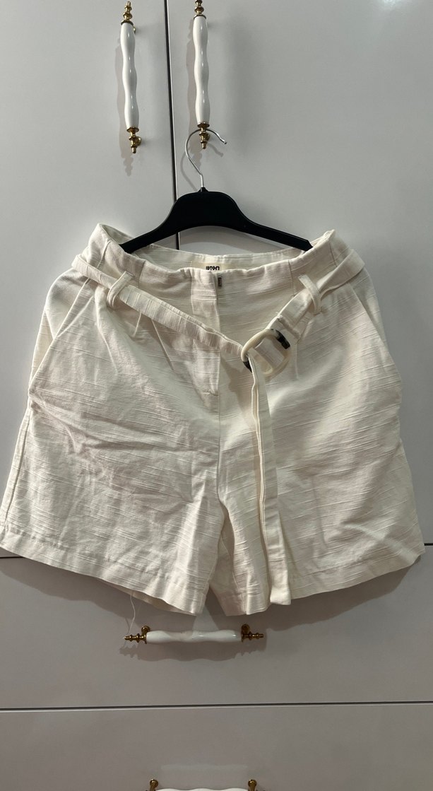 Beyaz Kemerli Keten Mini Şort - Görsel 2