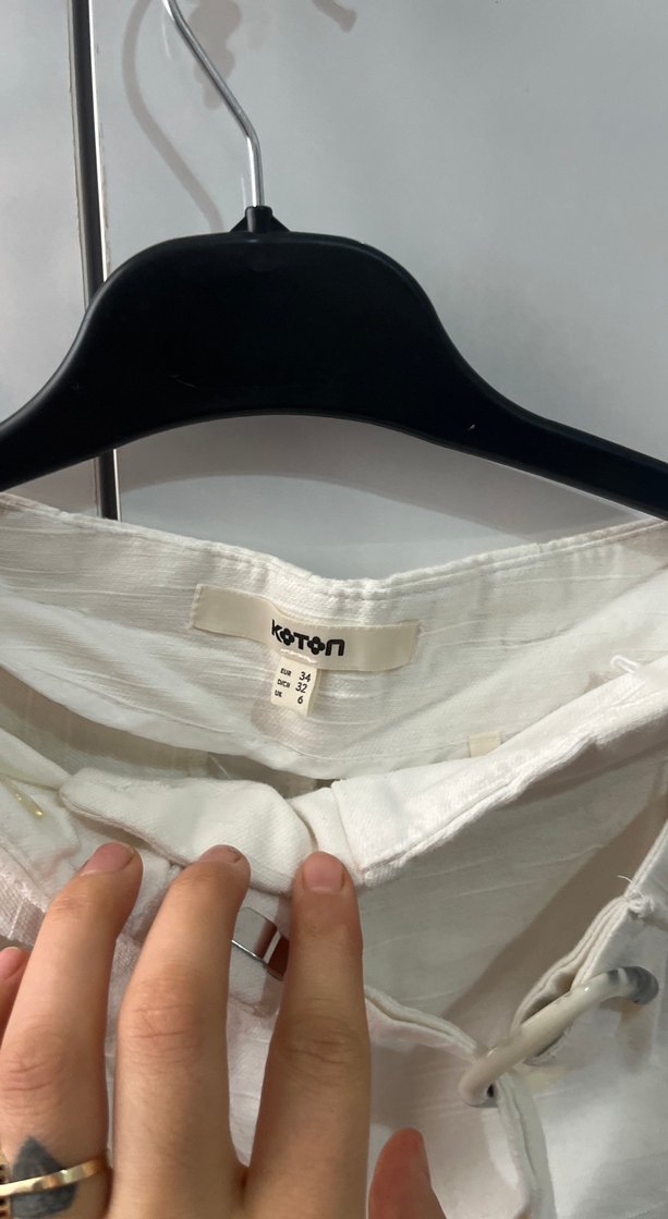 Beyaz Kemerli Keten Mini Şort - Görsel 4