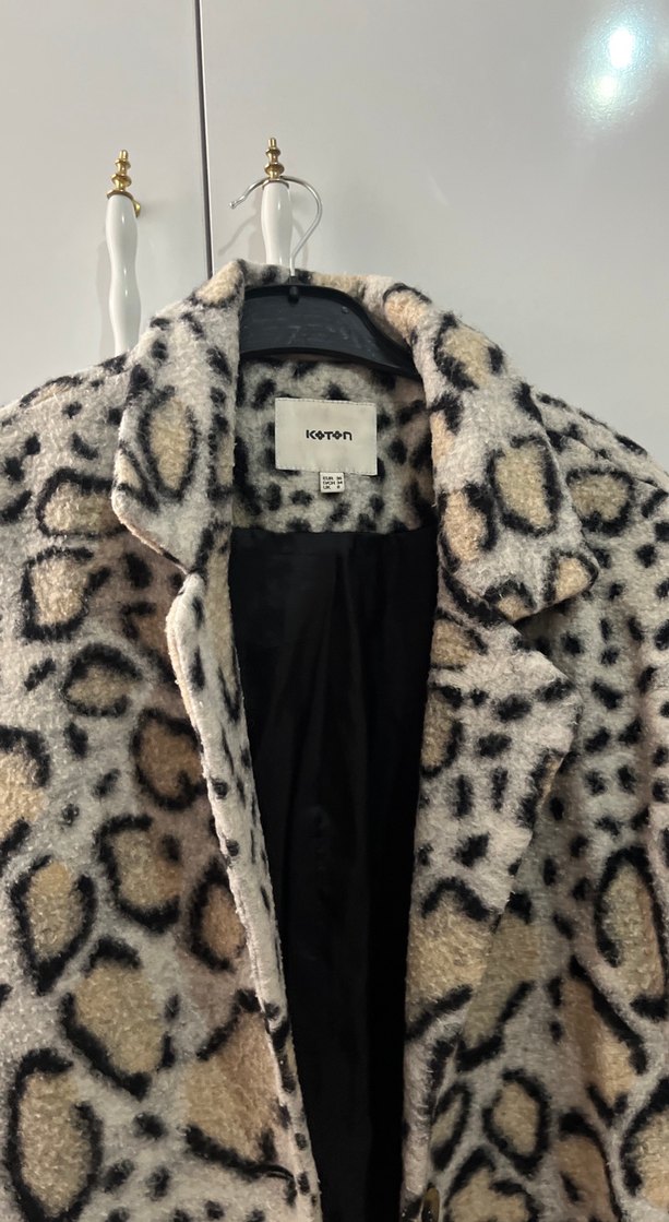 Gri Leopar Desenli Kadın Midi Peluş Mont - Görsel 4