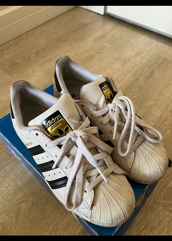 36 Beden Adidas Beyaz Siyah Spor Ayakkabı