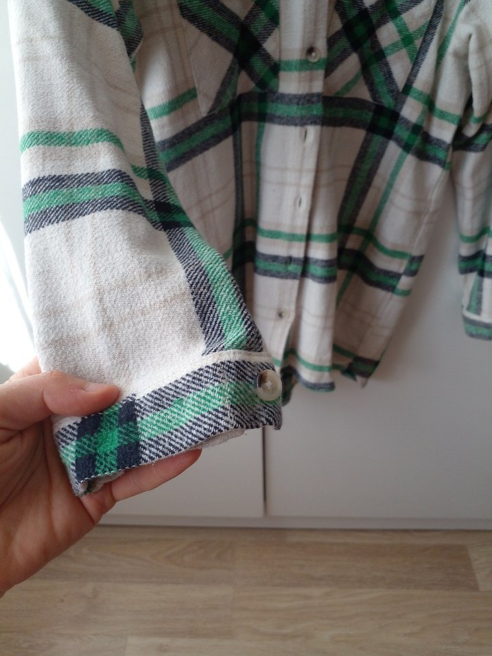 Uzun Kollu Düğmeli  Gömlek - Görsel 4