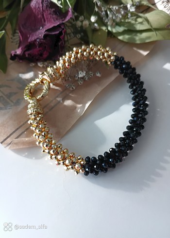 Altın ve Siyah Boncuklu Bileklik - Görsel 3