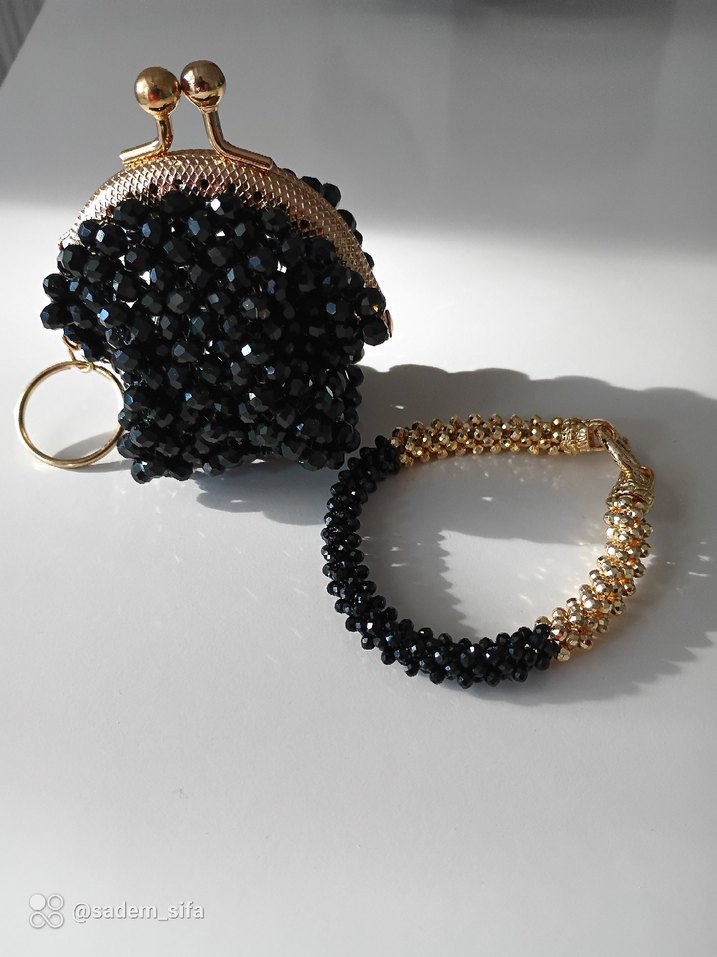 Altın ve Siyah Boncuklu Bileklik - Görsel 2