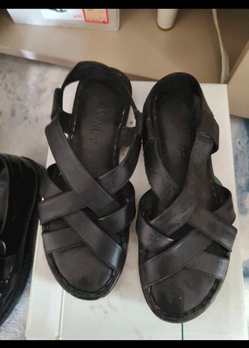 Siyah Kadın Rugan Tokalı Minimalist Sandalet