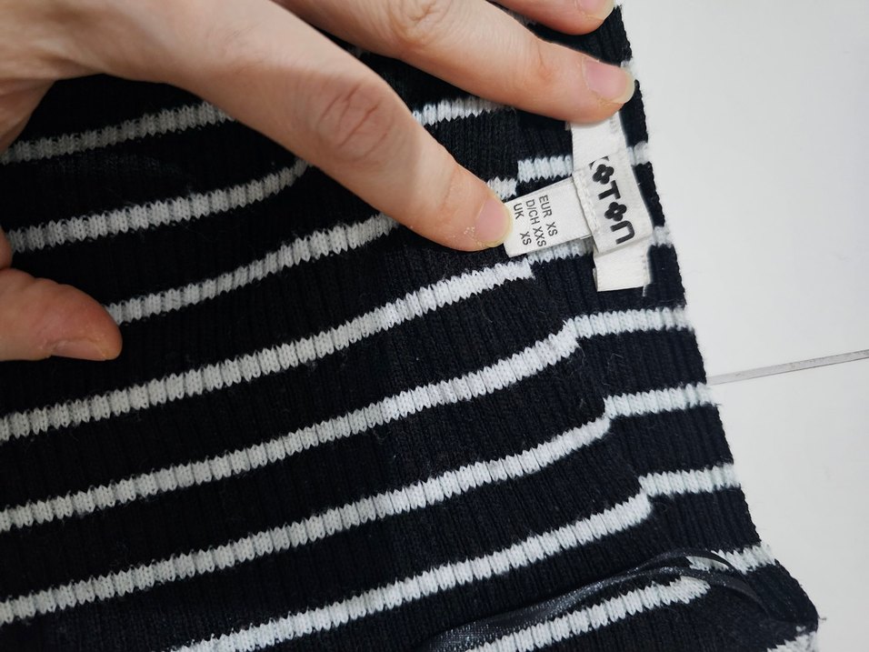 Kadın Siyah Çizgili Pliseli kazak - Görsel 3