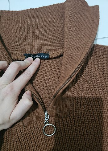 Kahverengi Yarım Fermuarlı Örgü Kolsuz Kazak - Görsel 2