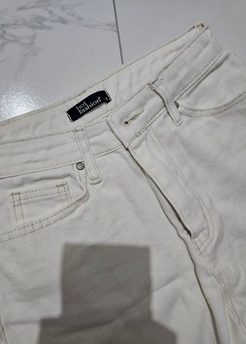 Kadın Beyaz Pamuklu Mini Kot Şort - Görsel 2