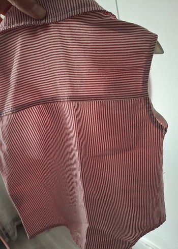 Kız Çocuk Nakışlı Kırmızı Düğmeli Yelek - Görsel 4