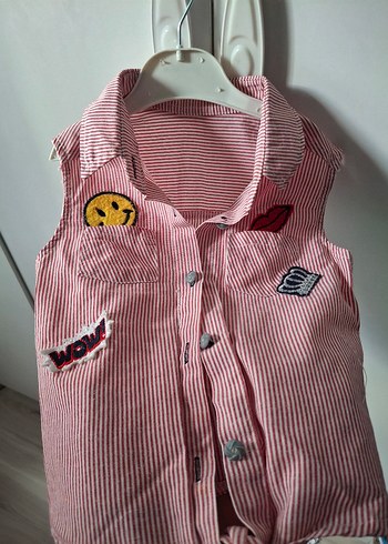 Kız Çocuk Nakışlı Kırmızı Düğmeli Yelek - Görsel 3