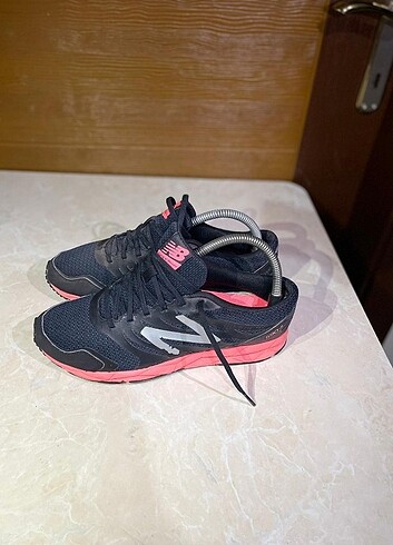 NEW BALANCE SPOR AYAKKABI 40.5 numara