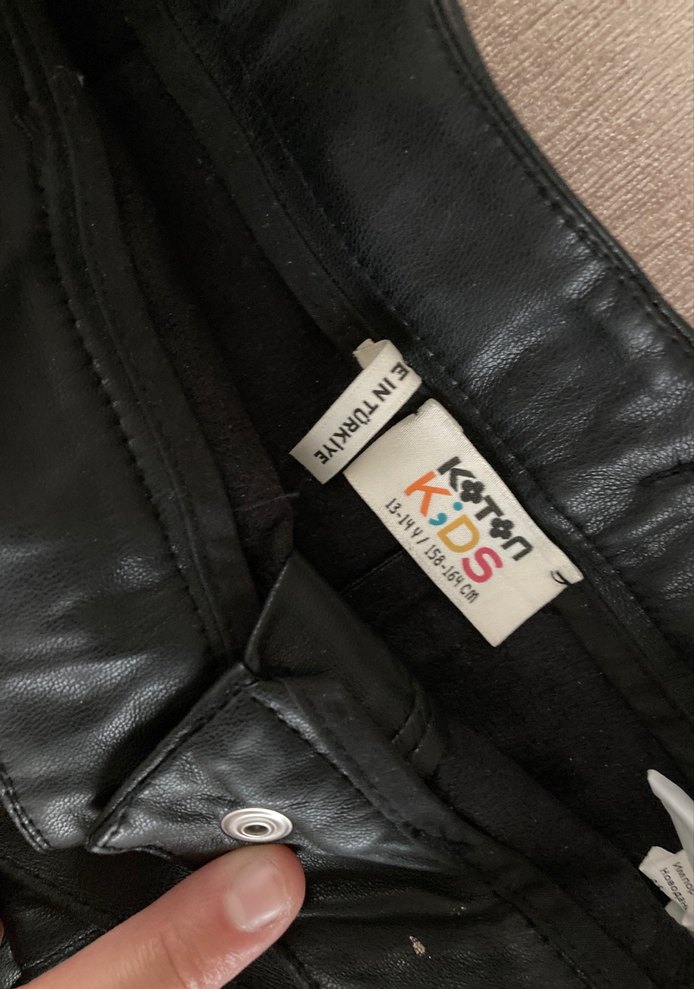 Kemerli Siyah Deri Mini Şort - Görsel 2