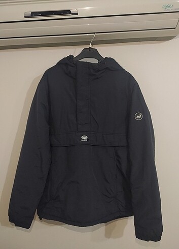 pull and bear kanguru mont