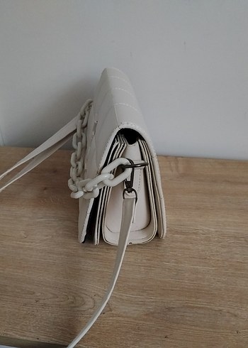 Beyaz Zincir Detaylı Deri Kadın Çanta - Görsel 2